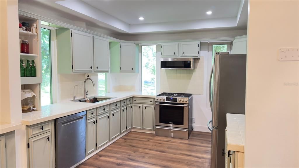 For Sale: $419,000 (3 beds, 3 baths, 2081 Square Feet)