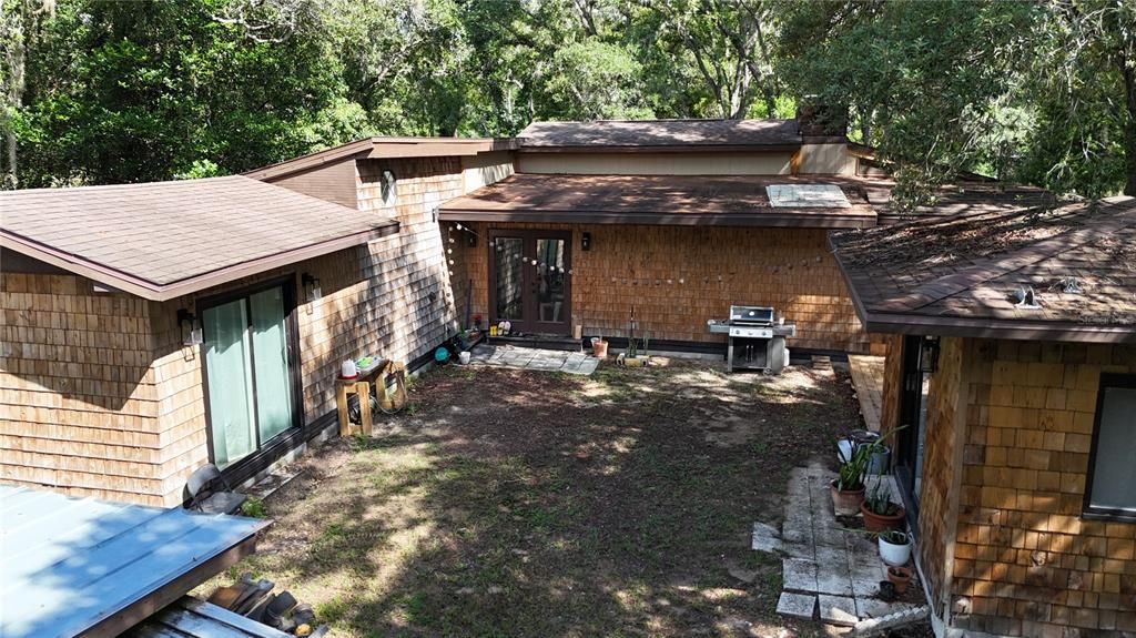 For Sale: $419,000 (3 beds, 3 baths, 2081 Square Feet)