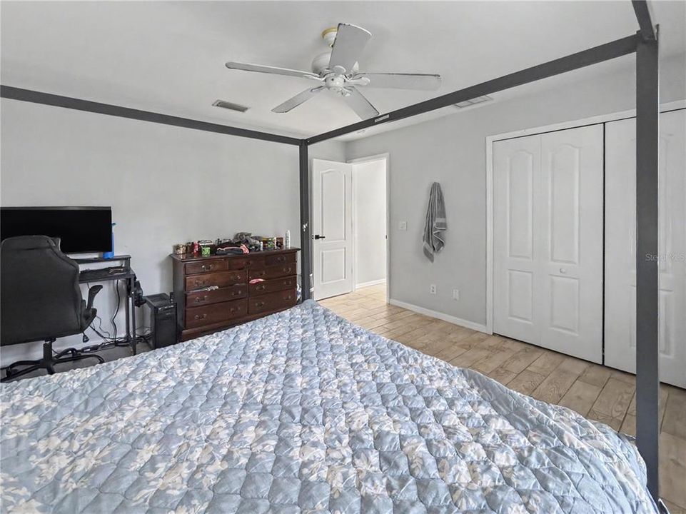 Active With Contract: $324,000 (3 beds, 2 baths, 1930 Square Feet)