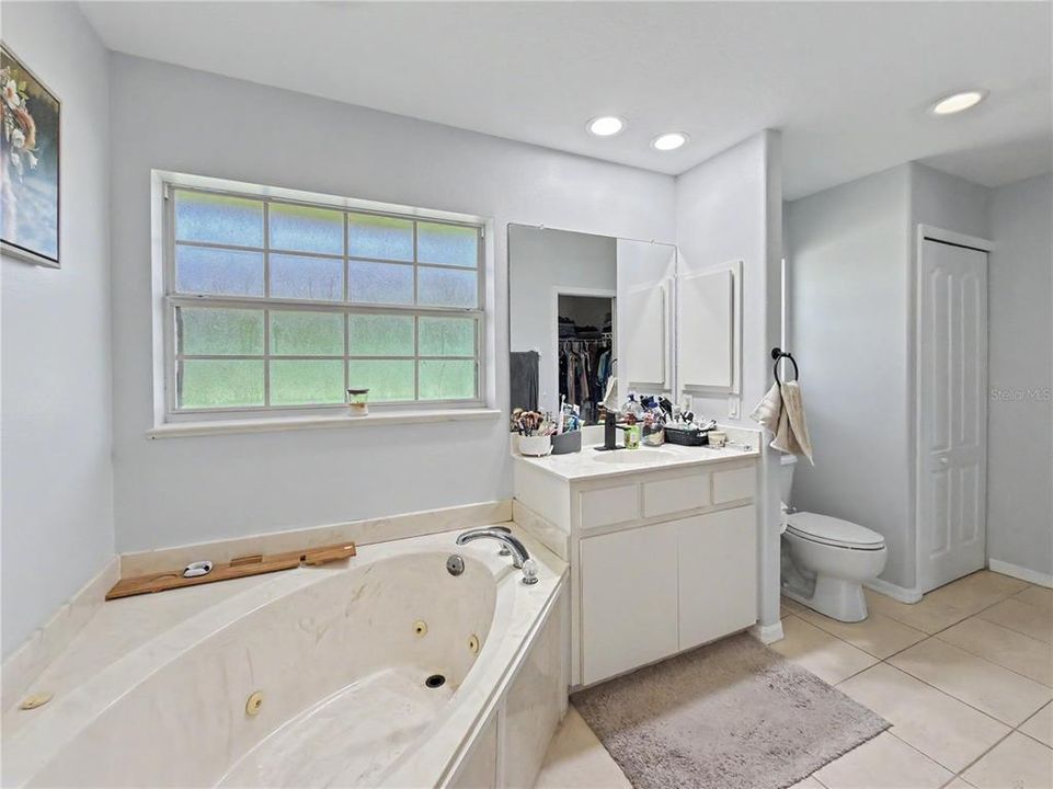 Active With Contract: $324,000 (3 beds, 2 baths, 1930 Square Feet)