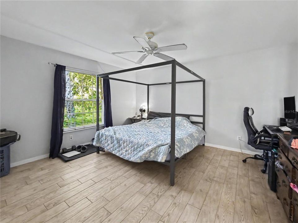 Active With Contract: $324,000 (3 beds, 2 baths, 1930 Square Feet)