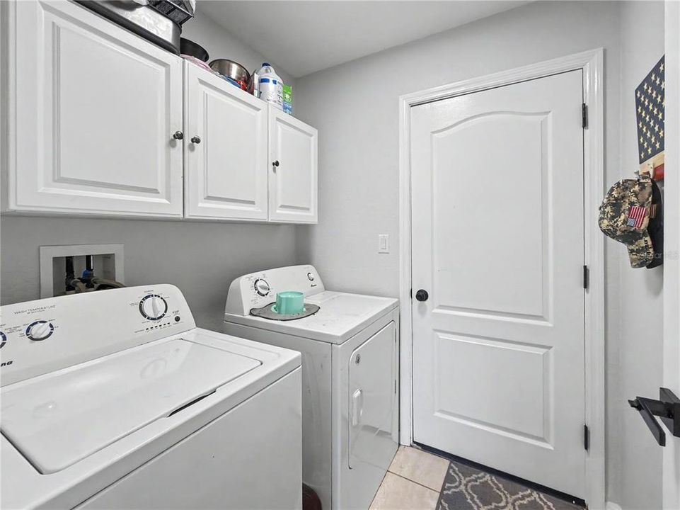 Active With Contract: $324,000 (3 beds, 2 baths, 1930 Square Feet)