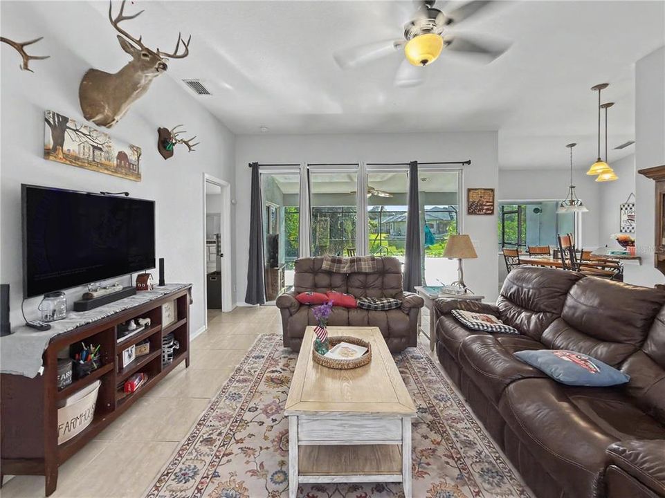 Active With Contract: $324,000 (3 beds, 2 baths, 1930 Square Feet)