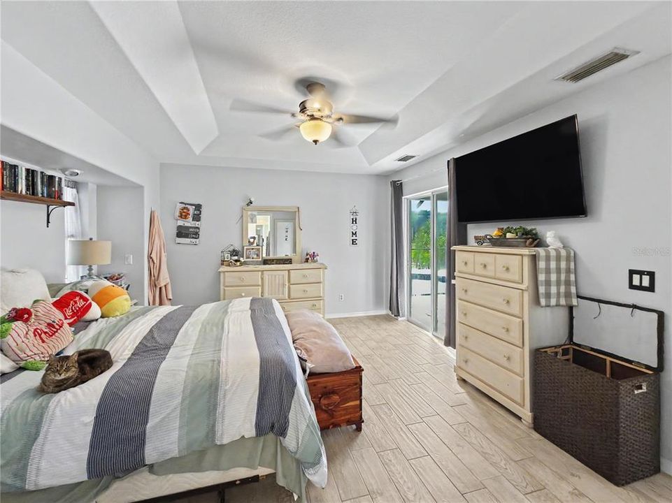 Active With Contract: $324,000 (3 beds, 2 baths, 1930 Square Feet)