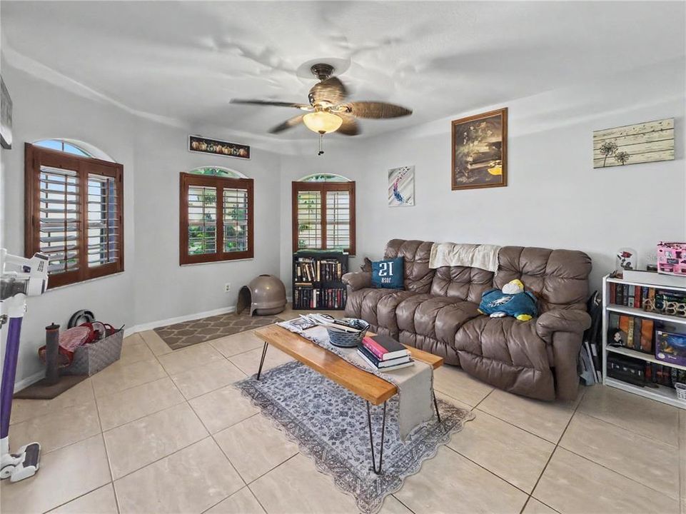 Active With Contract: $324,000 (3 beds, 2 baths, 1930 Square Feet)