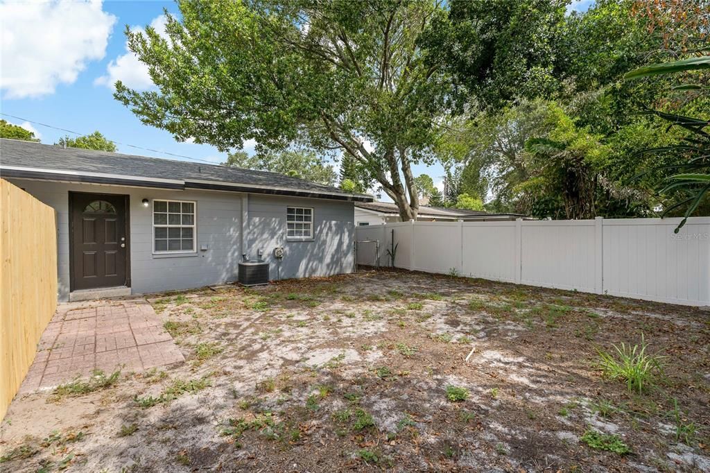 For Rent: $2,295 (2 beds, 1 baths, 1000 Square Feet)