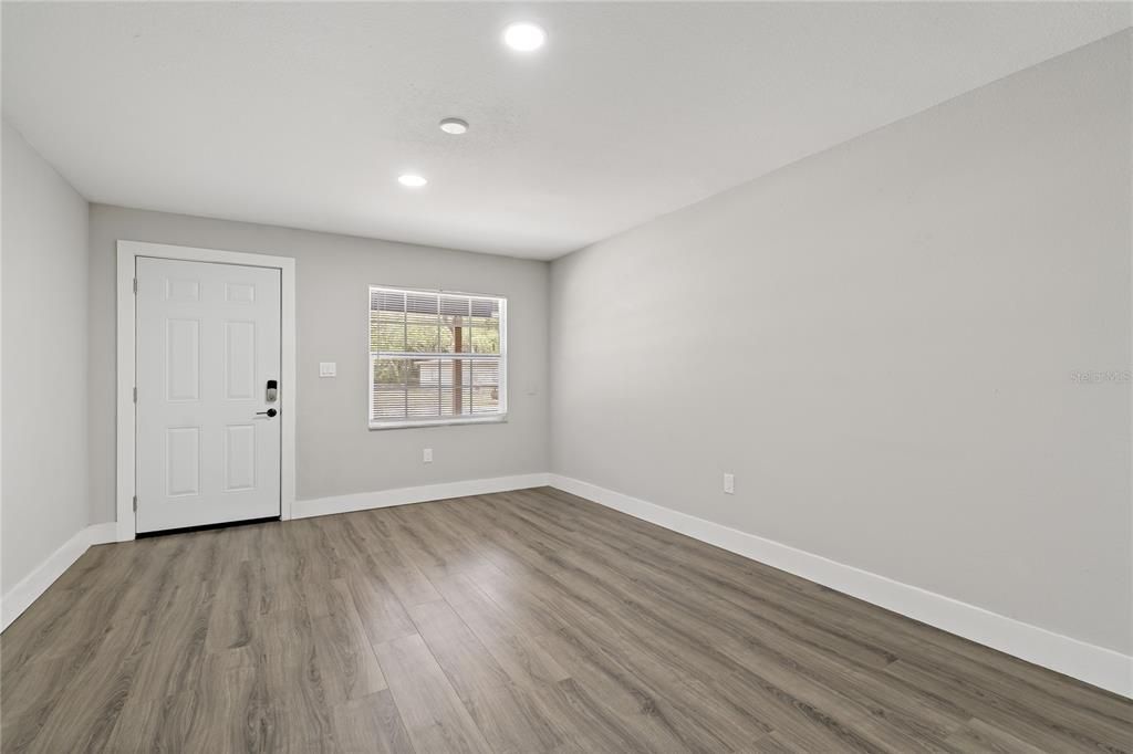For Rent: $2,295 (2 beds, 1 baths, 1000 Square Feet)