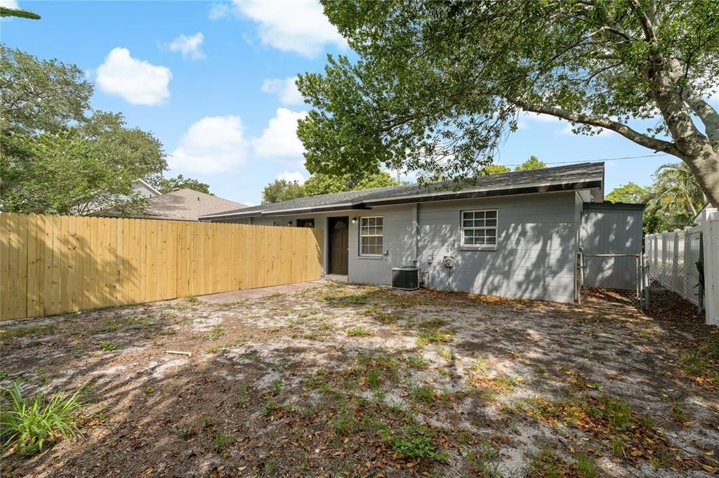 For Rent: $2,295 (2 beds, 1 baths, 1000 Square Feet)
