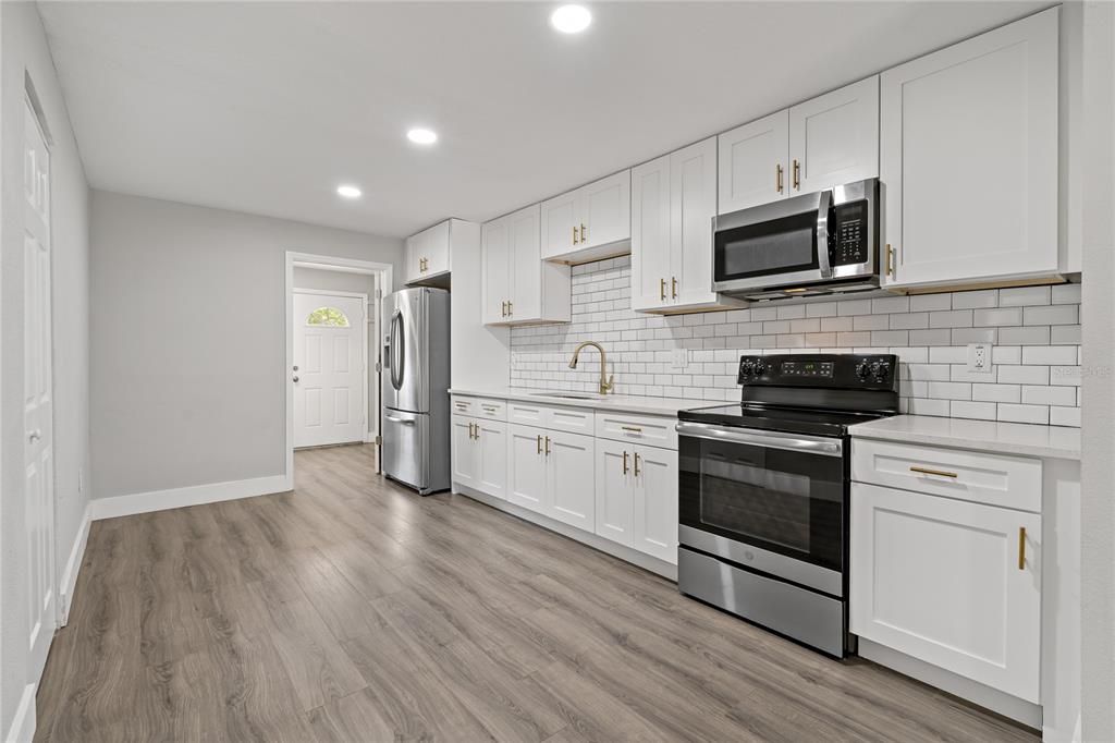 For Rent: $2,295 (2 beds, 1 baths, 1000 Square Feet)
