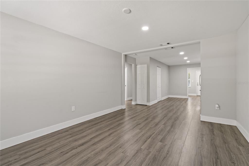 For Rent: $2,295 (2 beds, 1 baths, 1000 Square Feet)