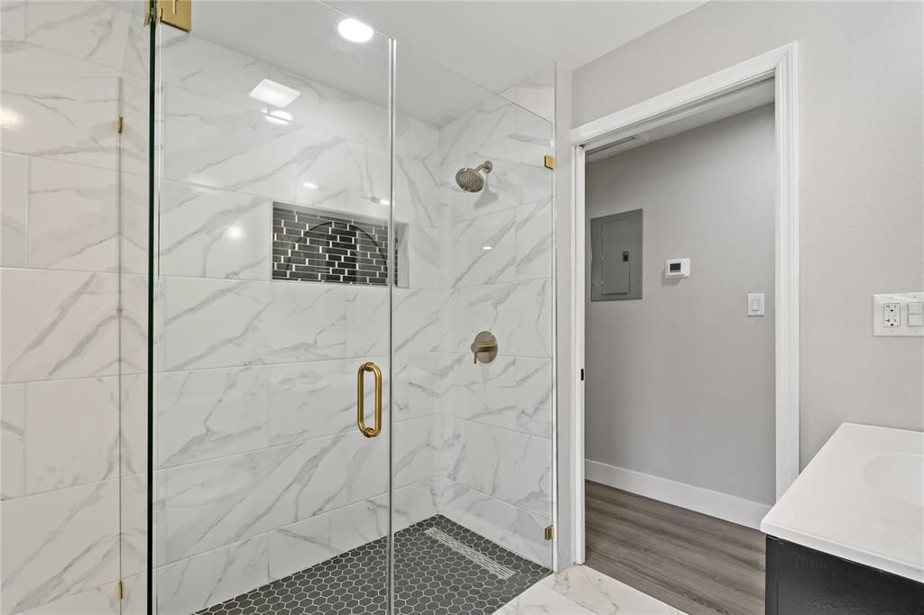 For Rent: $2,295 (2 beds, 1 baths, 1000 Square Feet)