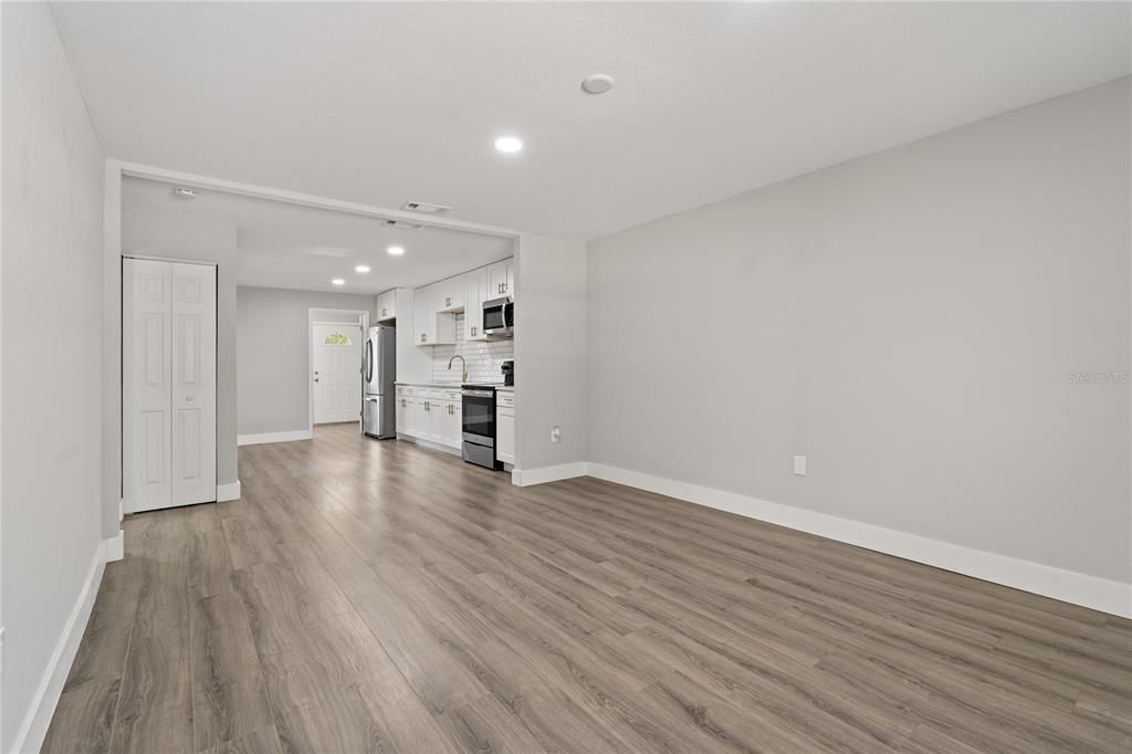 For Rent: $2,295 (2 beds, 1 baths, 1000 Square Feet)