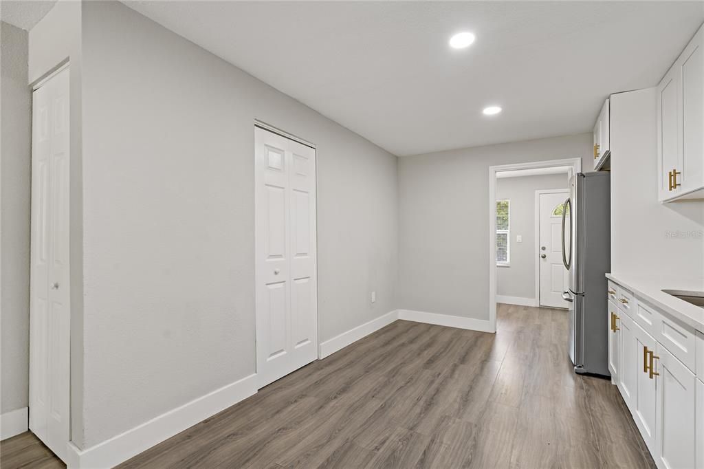 For Rent: $2,295 (2 beds, 1 baths, 1000 Square Feet)
