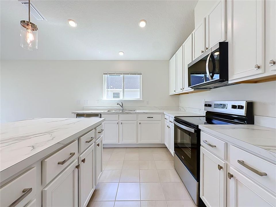 For Sale: $288,000 (3 beds, 2 baths, 1286 Square Feet)