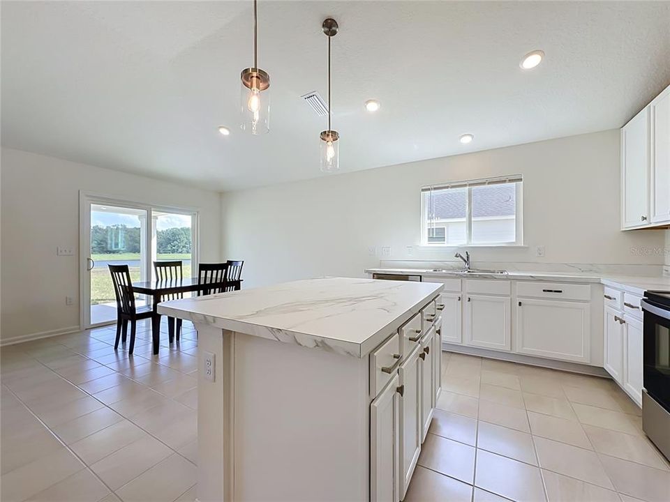 For Sale: $288,000 (3 beds, 2 baths, 1286 Square Feet)