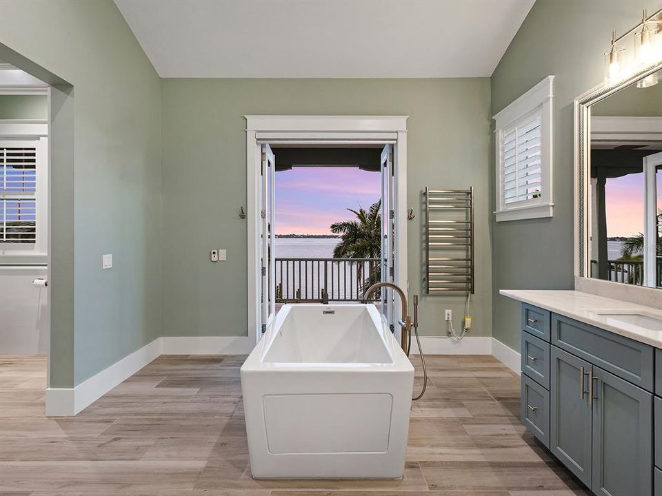 For Sale: $3,400,000 (3 beds, 3 baths, 3565 Square Feet)
