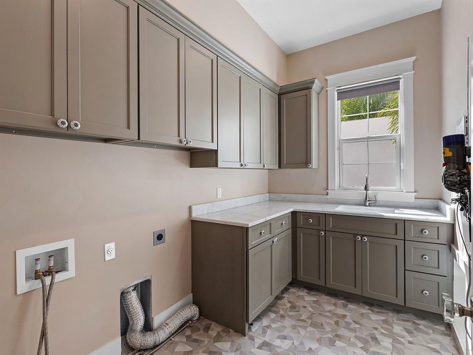For Sale: $3,400,000 (3 beds, 3 baths, 3565 Square Feet)