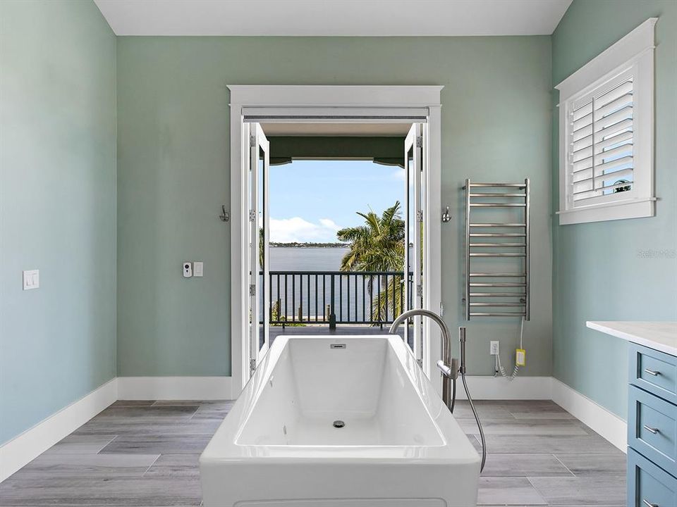 For Sale: $3,400,000 (3 beds, 3 baths, 3565 Square Feet)