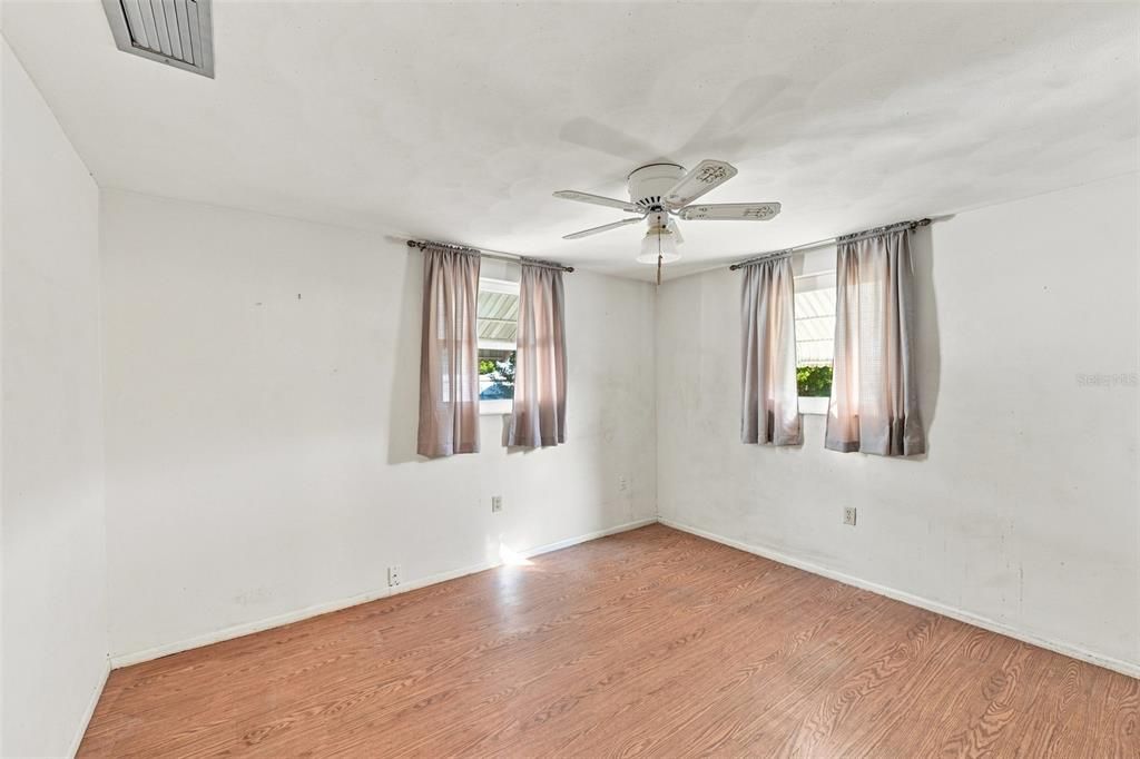 Active With Contract: $215,000 (2 beds, 2 baths, 1310 Square Feet)