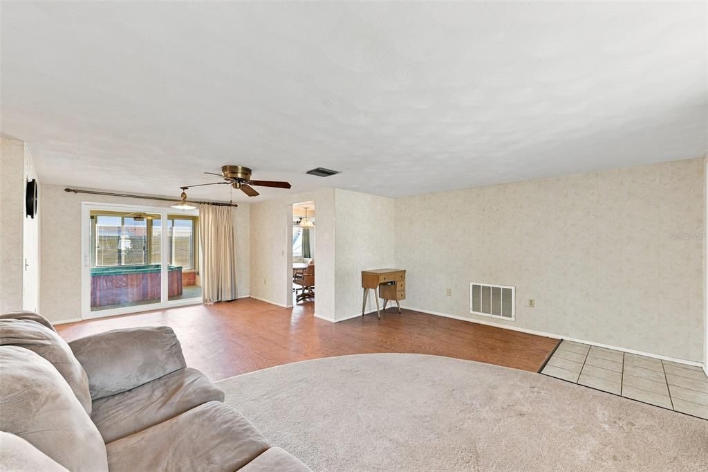 Active With Contract: $215,000 (2 beds, 2 baths, 1310 Square Feet)