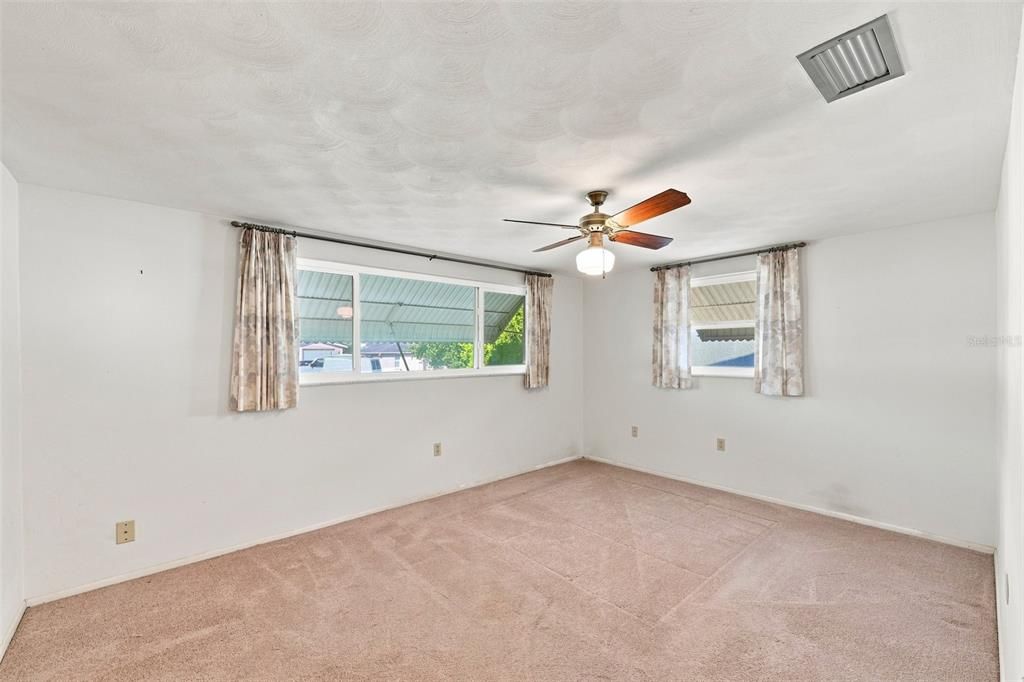 Active With Contract: $215,000 (2 beds, 2 baths, 1310 Square Feet)