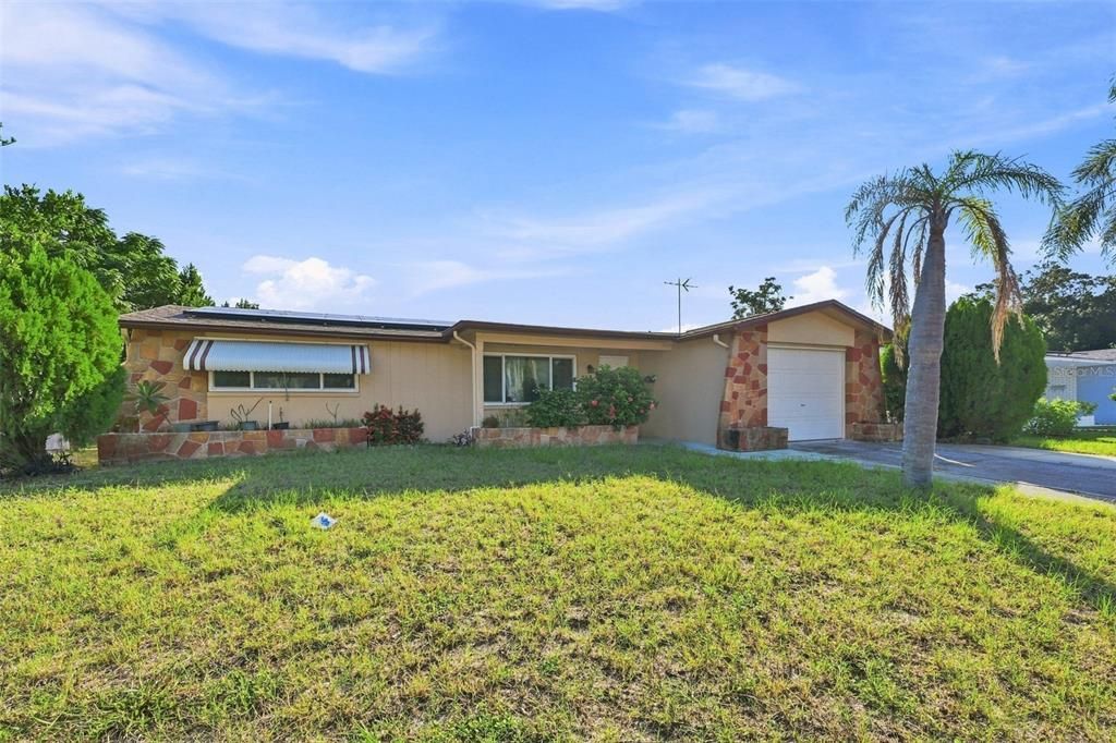 Active With Contract: $215,000 (2 beds, 2 baths, 1310 Square Feet)