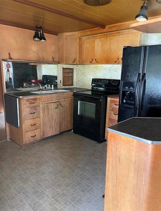 For Rent: $950 (3 beds, 2 baths, 1165 Square Feet)
