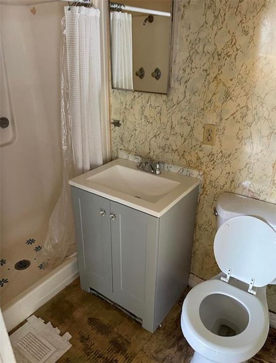For Rent: $950 (3 beds, 2 baths, 1165 Square Feet)
