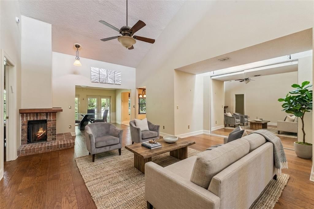 En Venta: $340,000 (3 camas, 2 baños, 1343 Pies cuadrados)