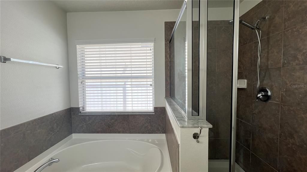 For Rent: $2,500 (3 beds, 2 baths, 1899 Square Feet)