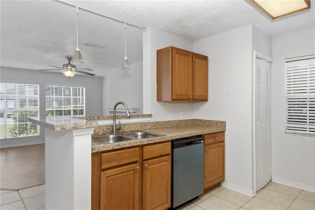 En Venta: $189,900 (3 camas, 2 baños, 1178 Pies cuadrados)