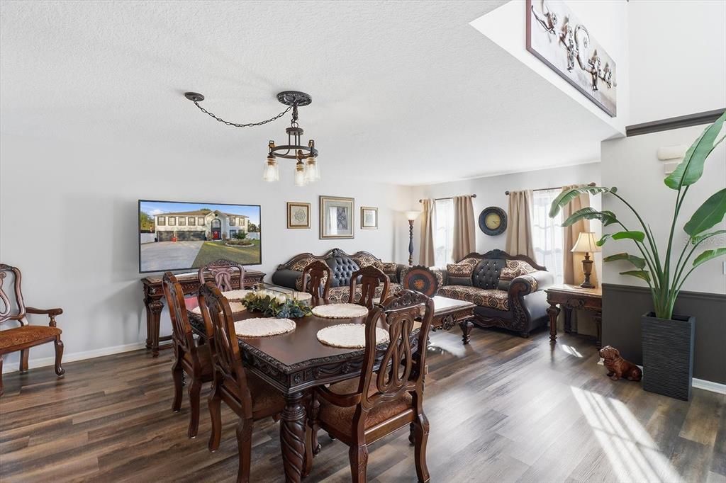 En Venta: $549,000 (6 camas, 4 baños, 4040 Pies cuadrados)
