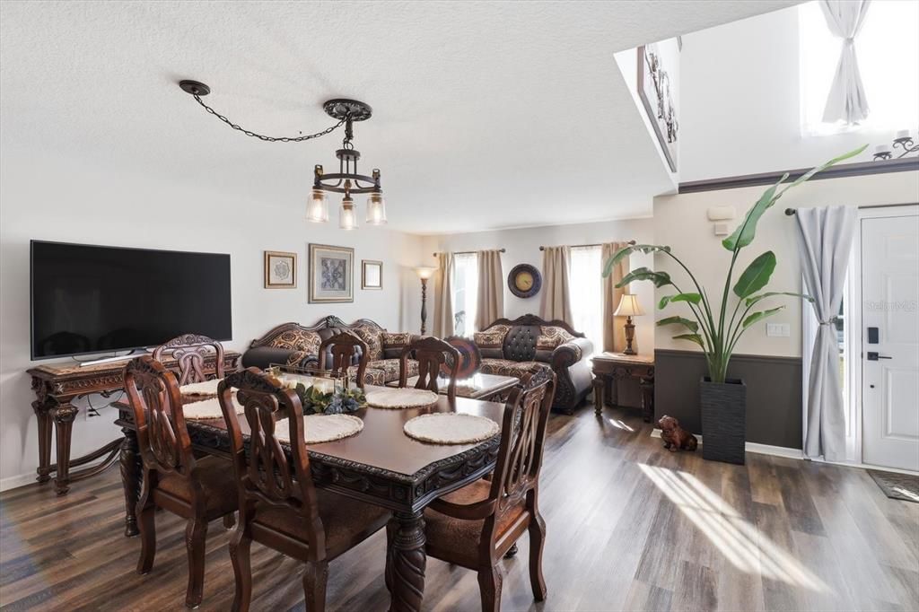 En Venta: $549,000 (6 camas, 4 baños, 4040 Pies cuadrados)