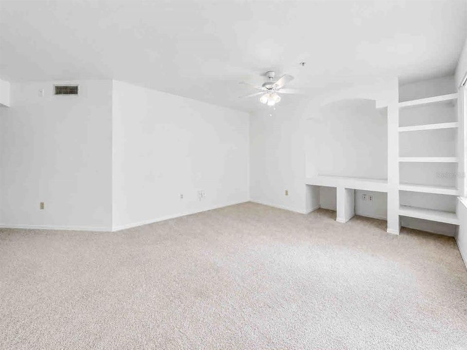 For Rent: $2,000 (3 beds, 2 baths, 1423 Square Feet)