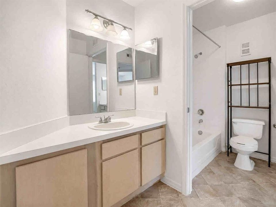 For Rent: $2,000 (3 beds, 2 baths, 1423 Square Feet)