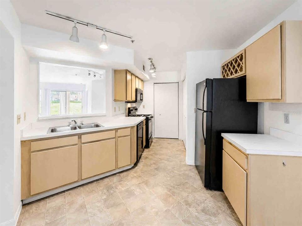 For Rent: $2,000 (3 beds, 2 baths, 1423 Square Feet)