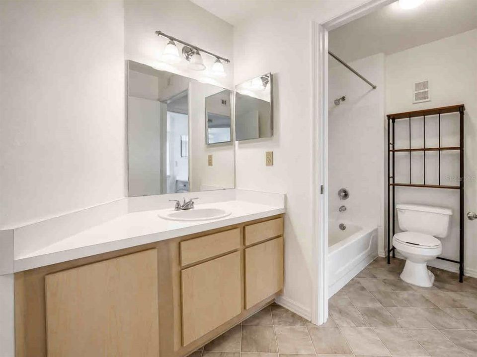 For Rent: $2,000 (3 beds, 2 baths, 1423 Square Feet)