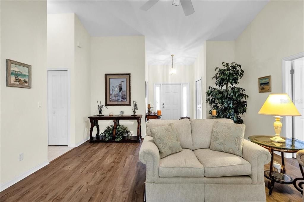 For Sale: $349,000 (3 beds, 2 baths, 1881 Square Feet)