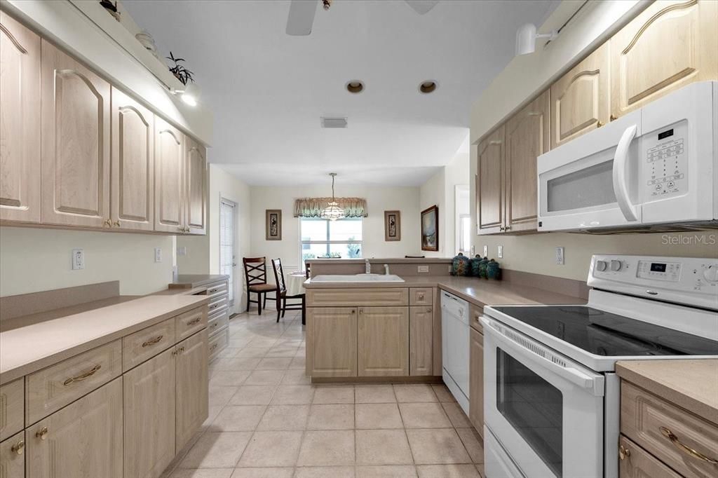 For Sale: $349,000 (3 beds, 2 baths, 1881 Square Feet)