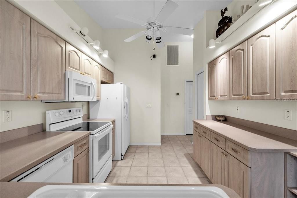 For Sale: $349,000 (3 beds, 2 baths, 1881 Square Feet)