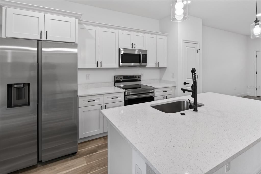 For Rent: $1,950 (4 beds, 2 baths, 1548 Square Feet)