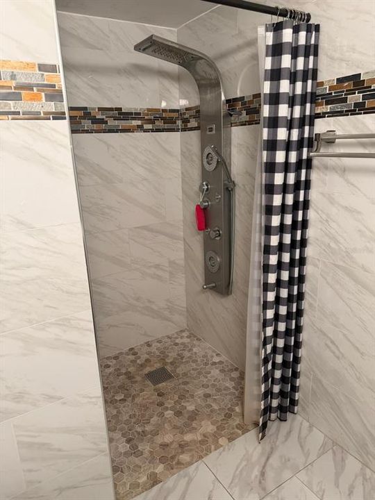 En Venta: $330,000 (5 camas, 4 baños, 1720 Pies cuadrados)