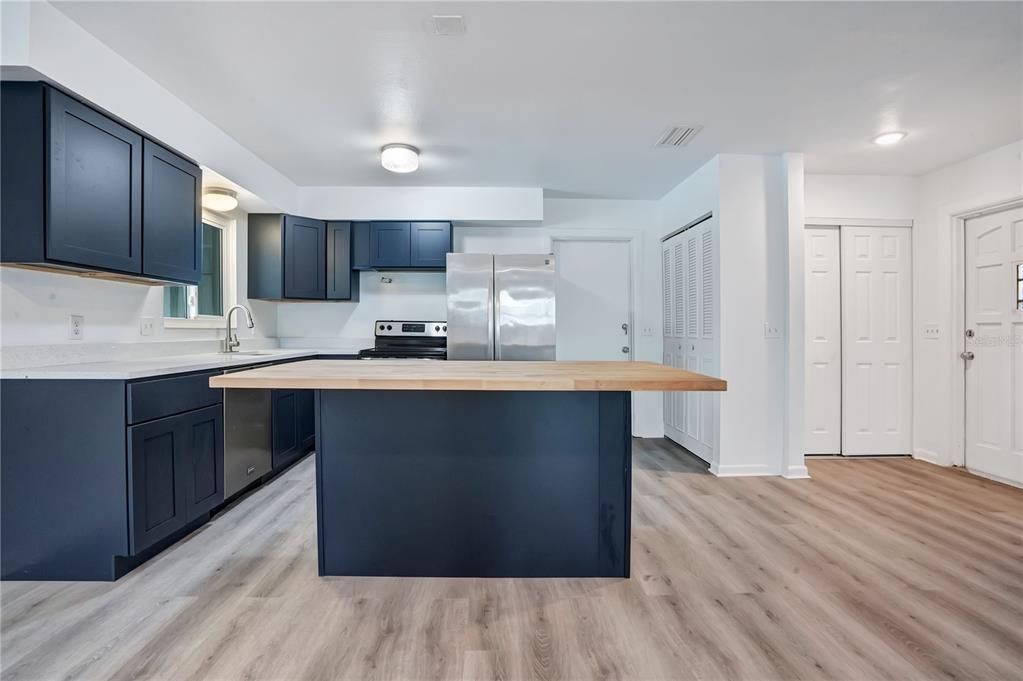 En Venta: $325,000 (3 camas, 2 baños, 1800 Pies cuadrados)