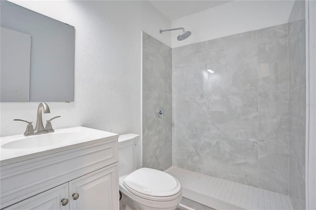 En Venta: $325,000 (3 camas, 2 baños, 1800 Pies cuadrados)