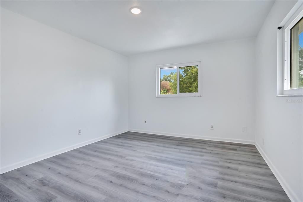 En Venta: $325,000 (3 camas, 2 baños, 1800 Pies cuadrados)