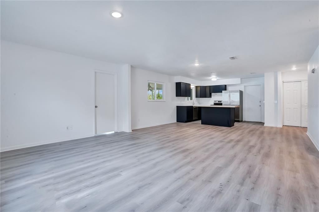 En Venta: $325,000 (3 camas, 2 baños, 1800 Pies cuadrados)