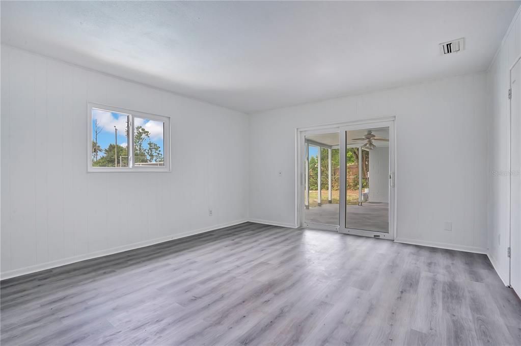En Venta: $325,000 (3 camas, 2 baños, 1800 Pies cuadrados)