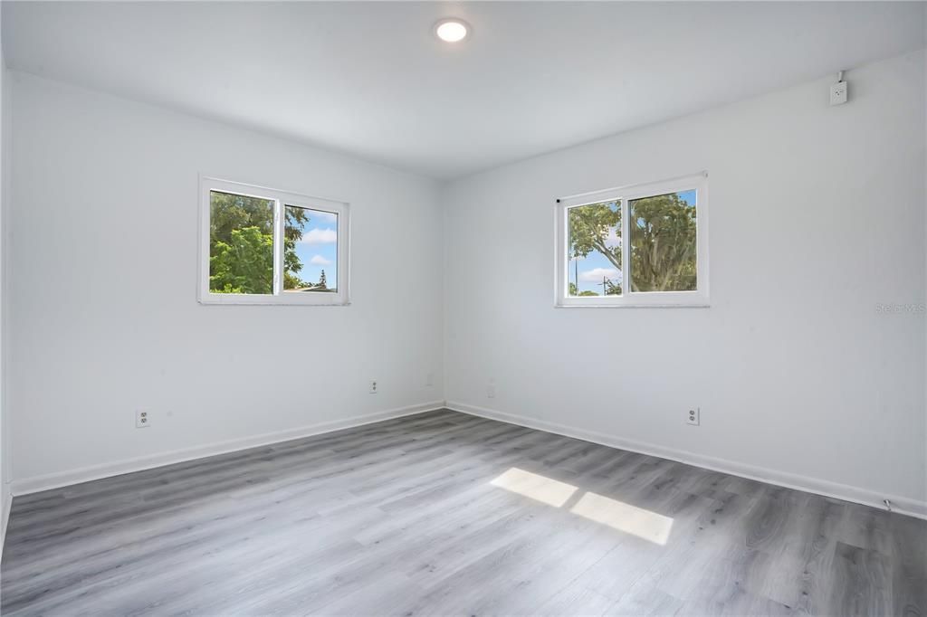 En Venta: $325,000 (3 camas, 2 baños, 1800 Pies cuadrados)