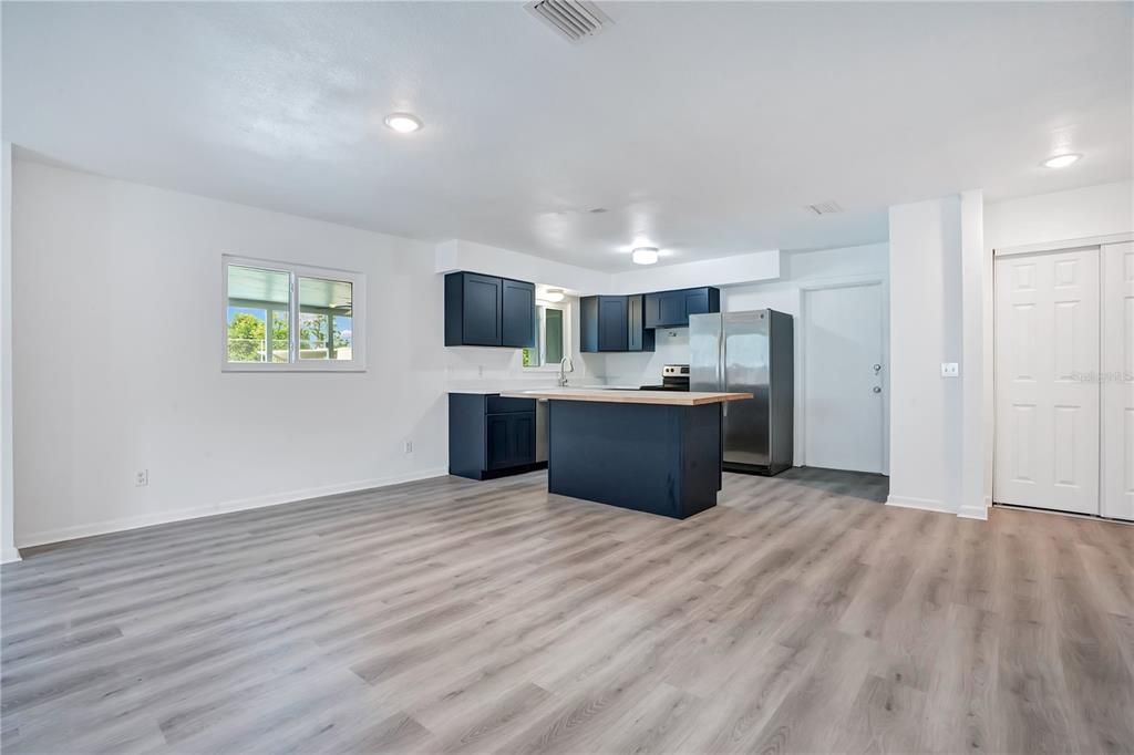 En Venta: $325,000 (3 camas, 2 baños, 1800 Pies cuadrados)