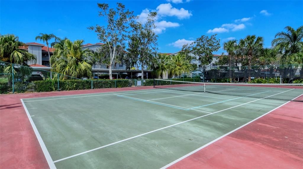 For Sale: $269,000 (2 beds, 2 baths, 1106 Square Feet)